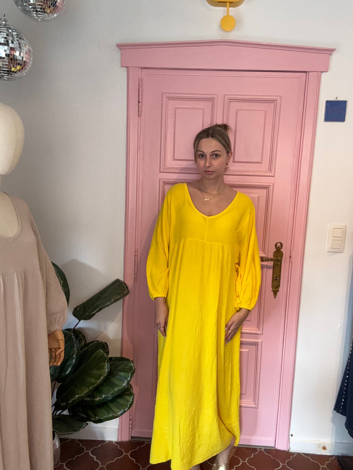 Julia's tetra dress geel