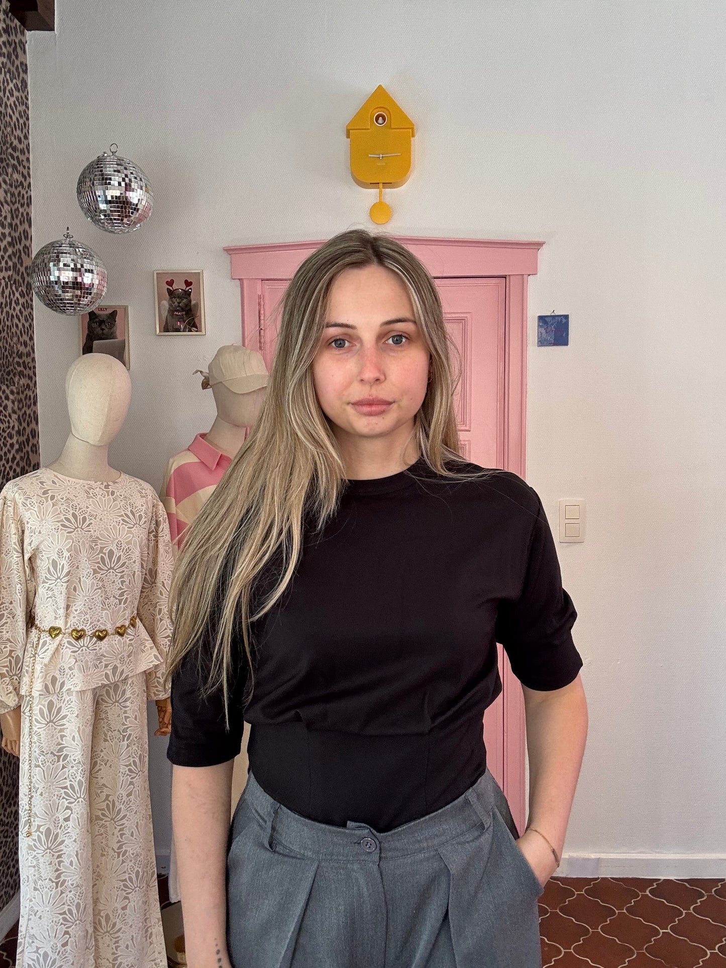 B.young – Zwarte top met aansluitende taille