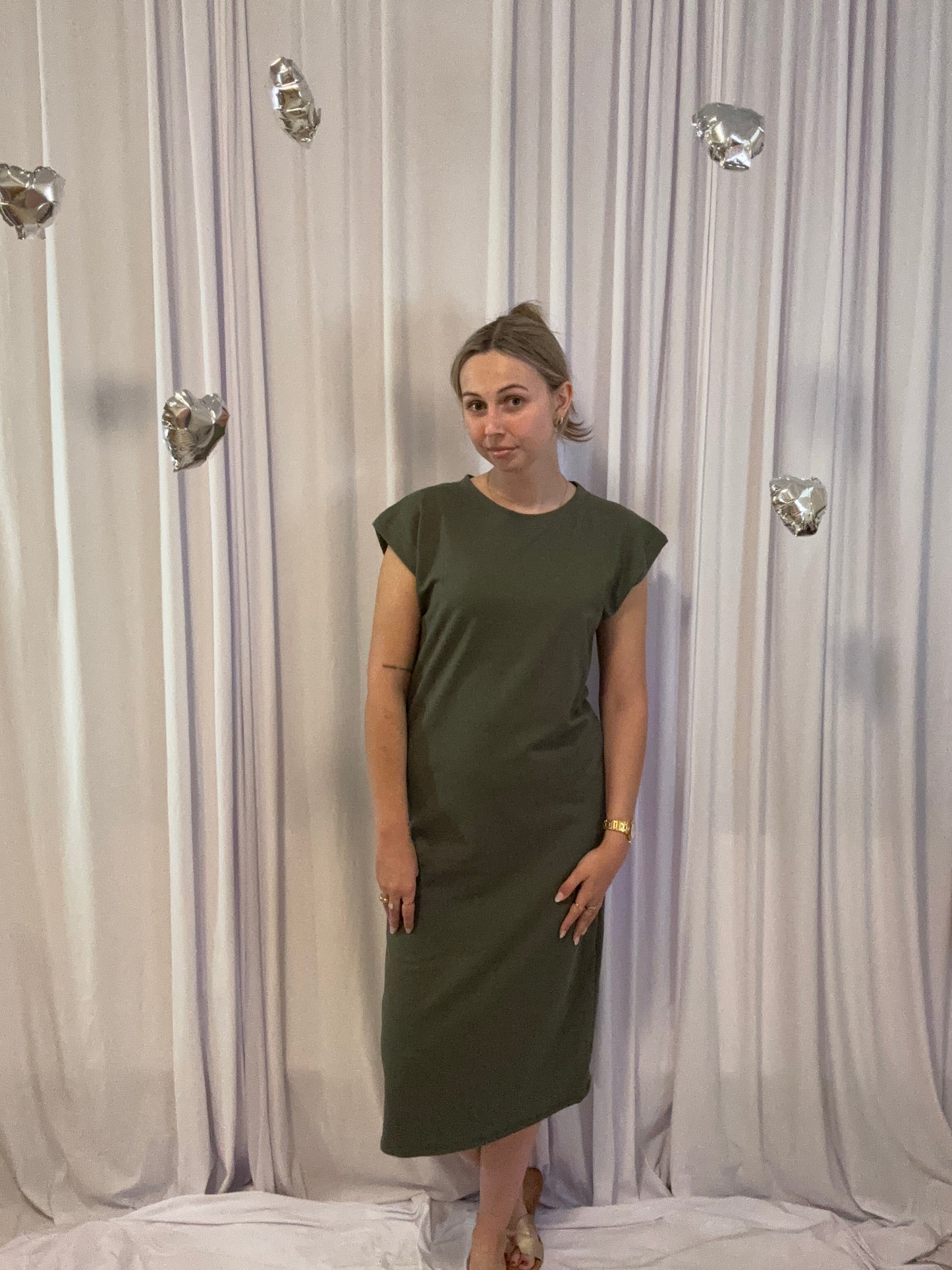 Julia's t-shirt dress kaki