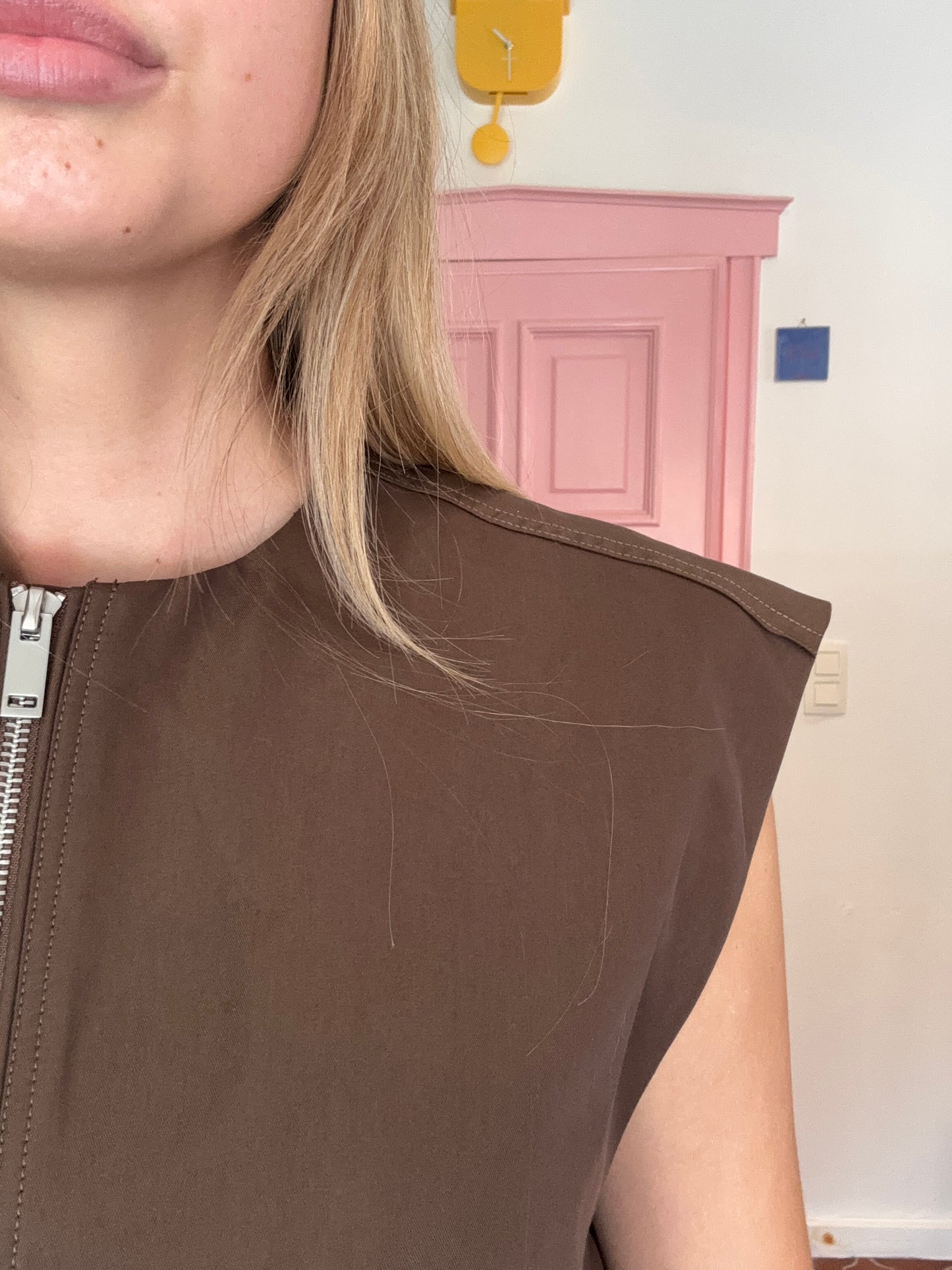 Julia's gilet brown