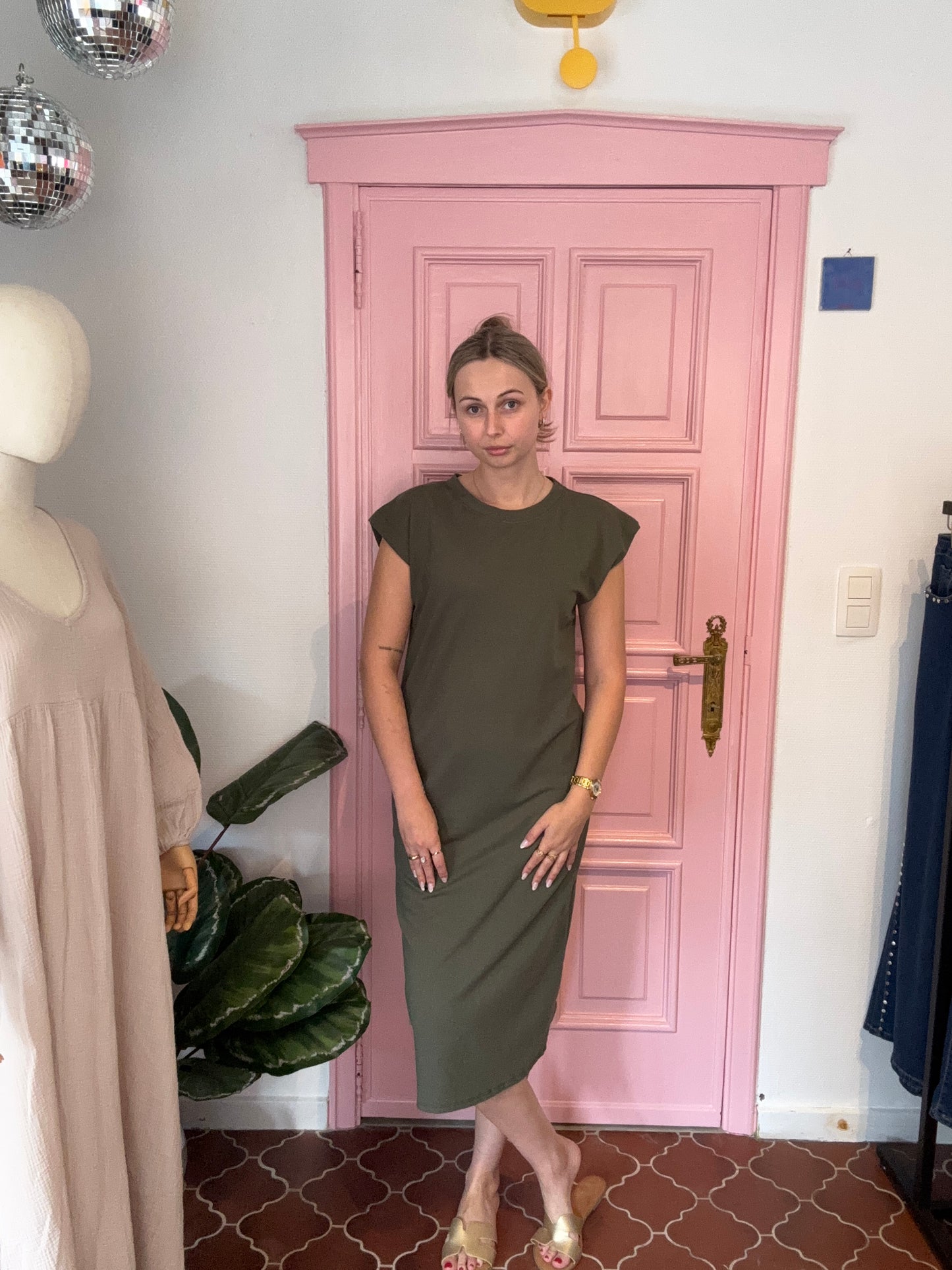 Julia's t-shirt dress kaki