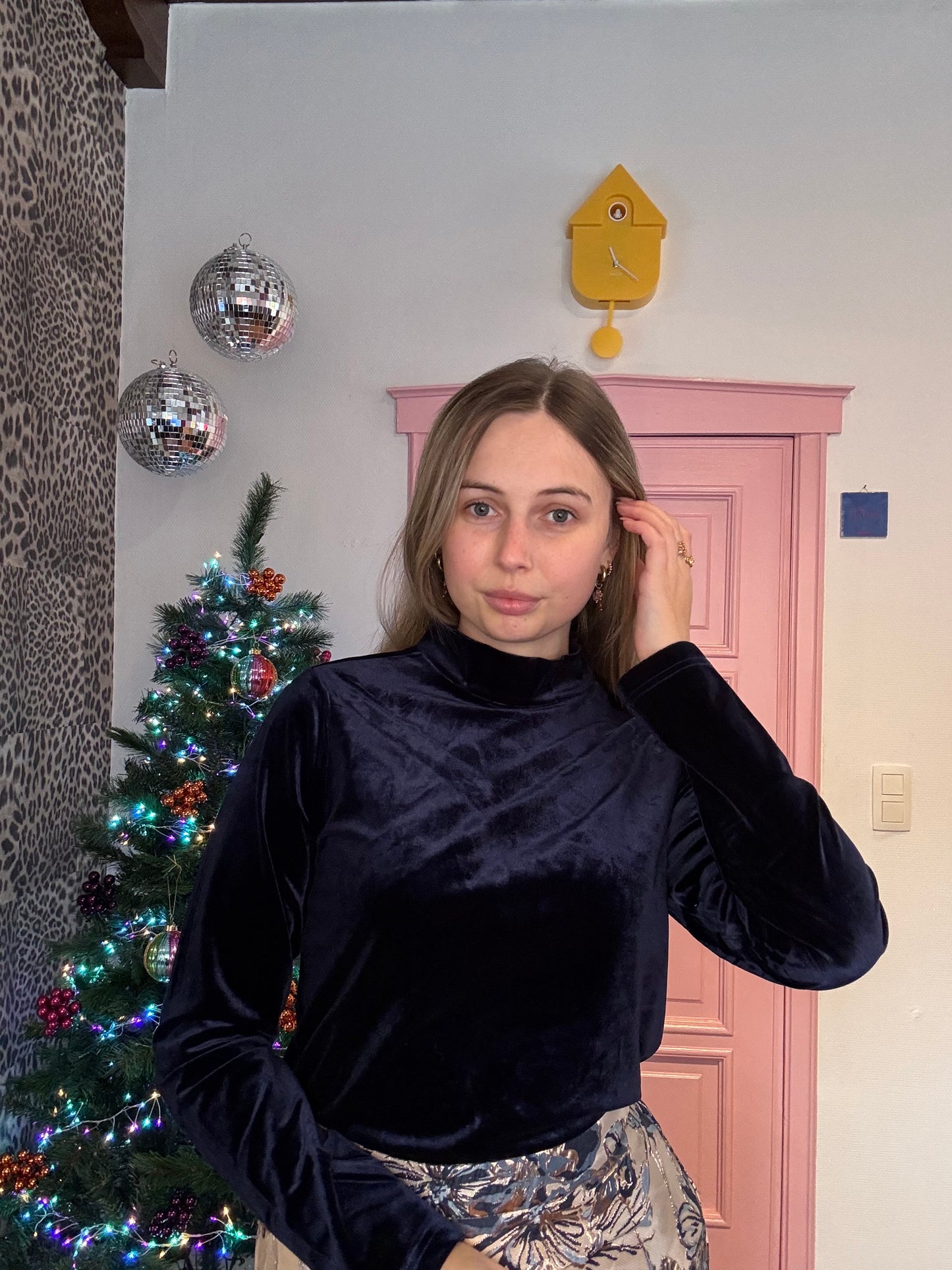 Fluresk - Donkerblauwe fluwelen party top met hoge hals