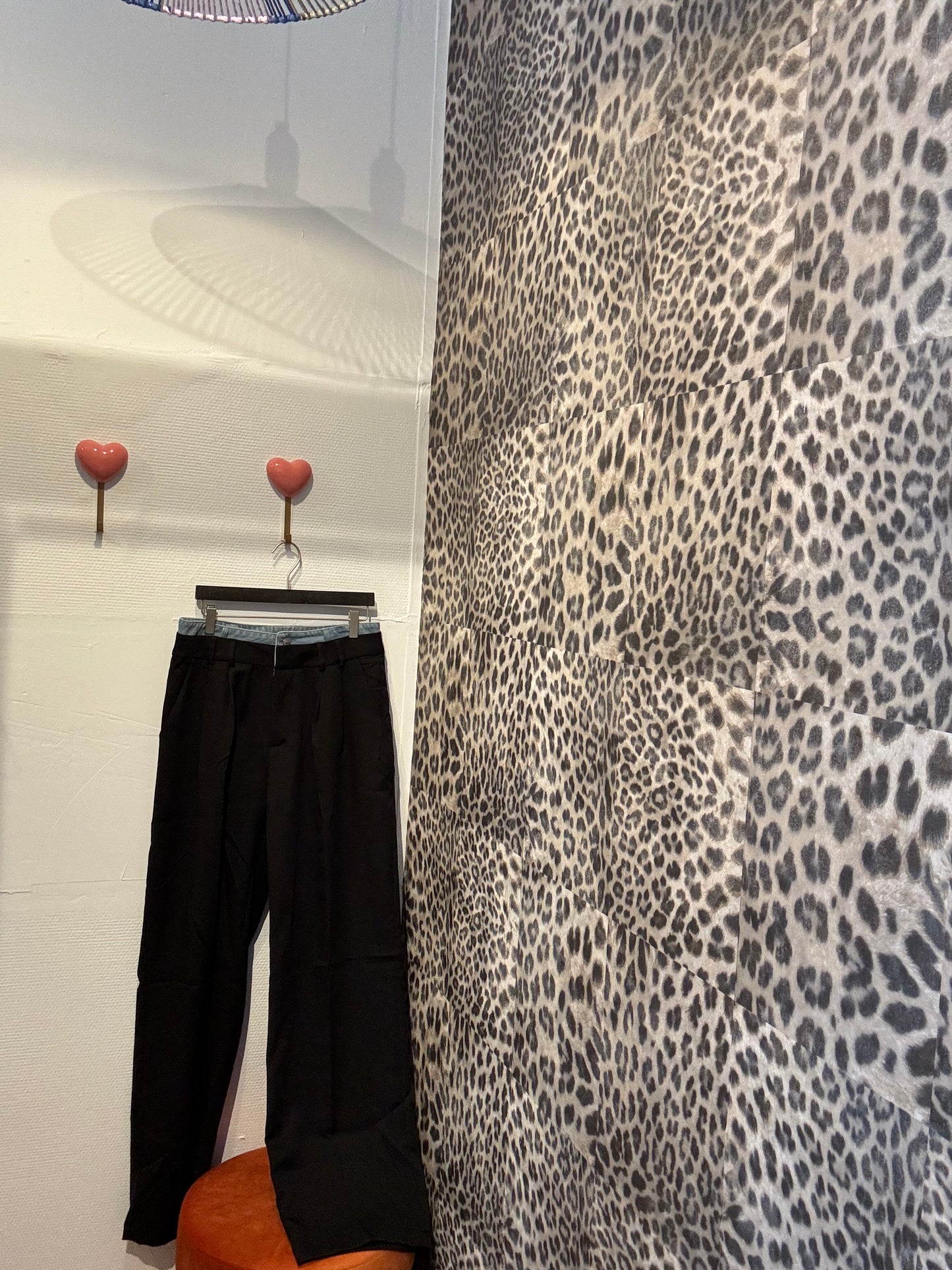 Zwarte broek met jeans detail