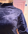 Fluresk - Donkerblauwe fluwelen party top met hoge hals