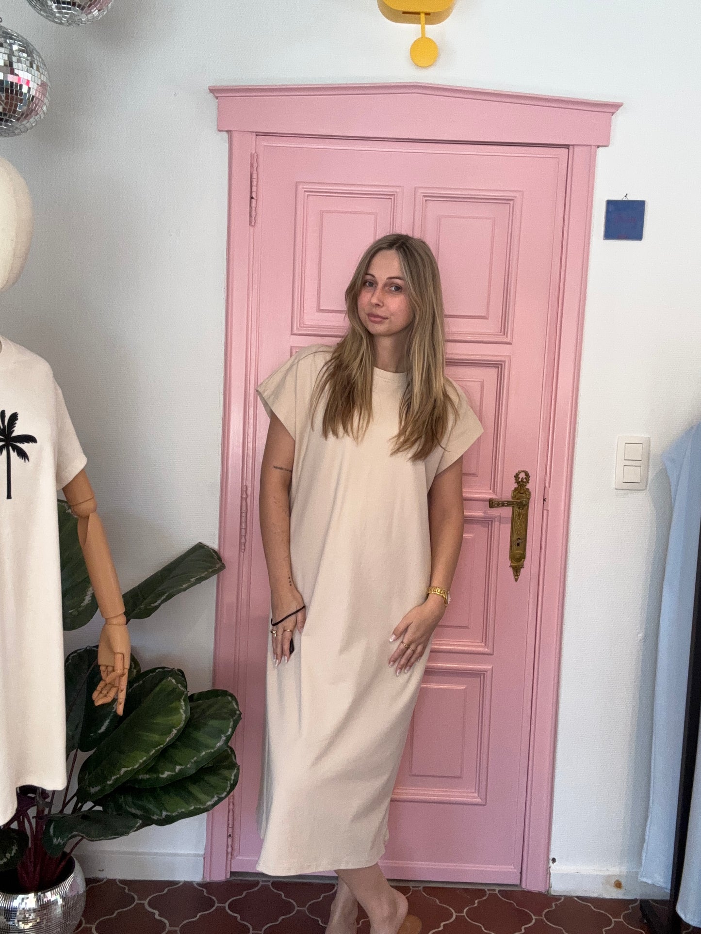 Julia’s t-shirt dress beige