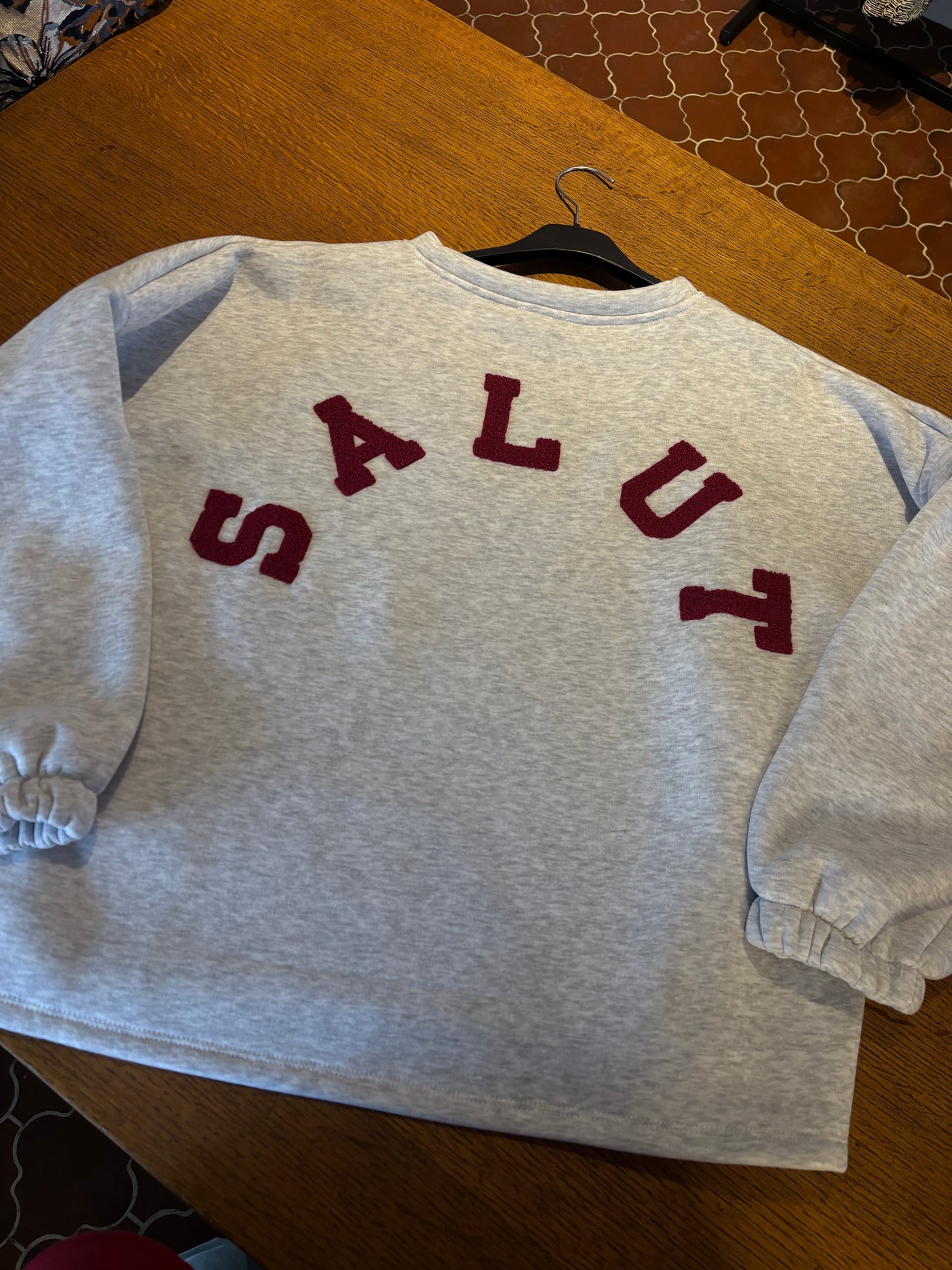 Sweater “salut”
