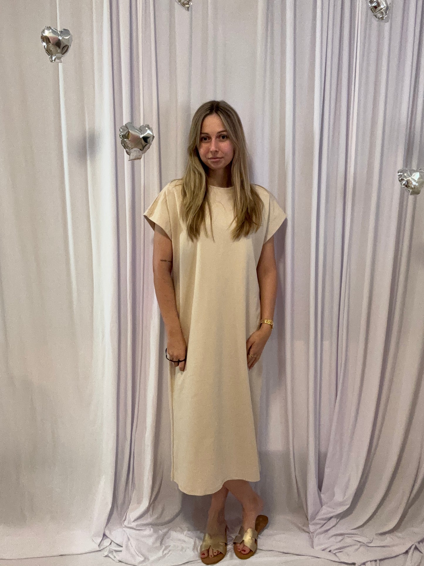 Julia’s t-shirt dress beige