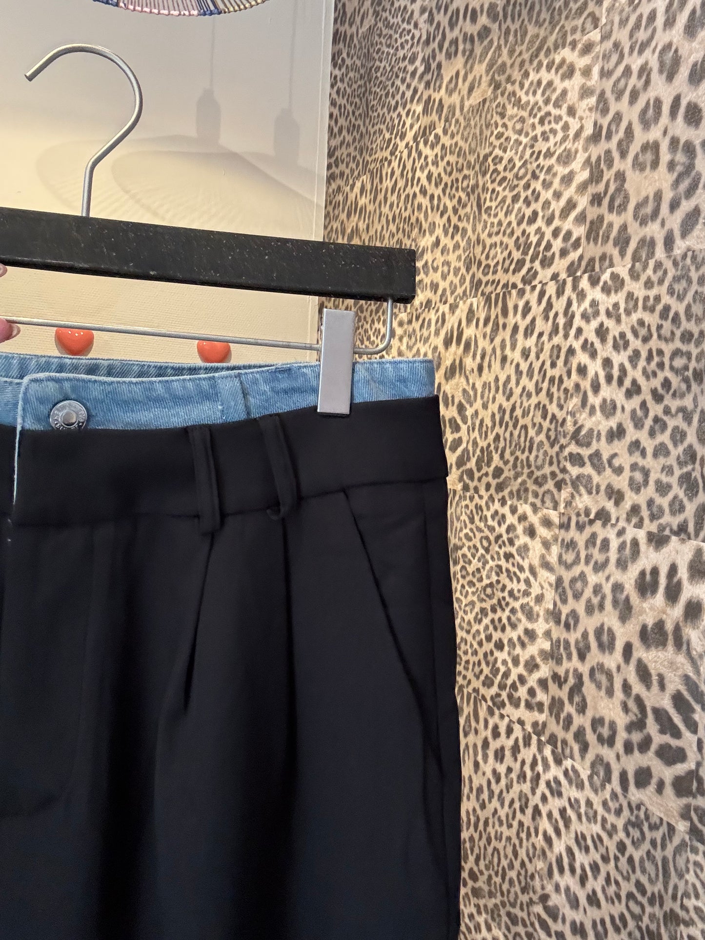 Zwarte broek met jeans detail