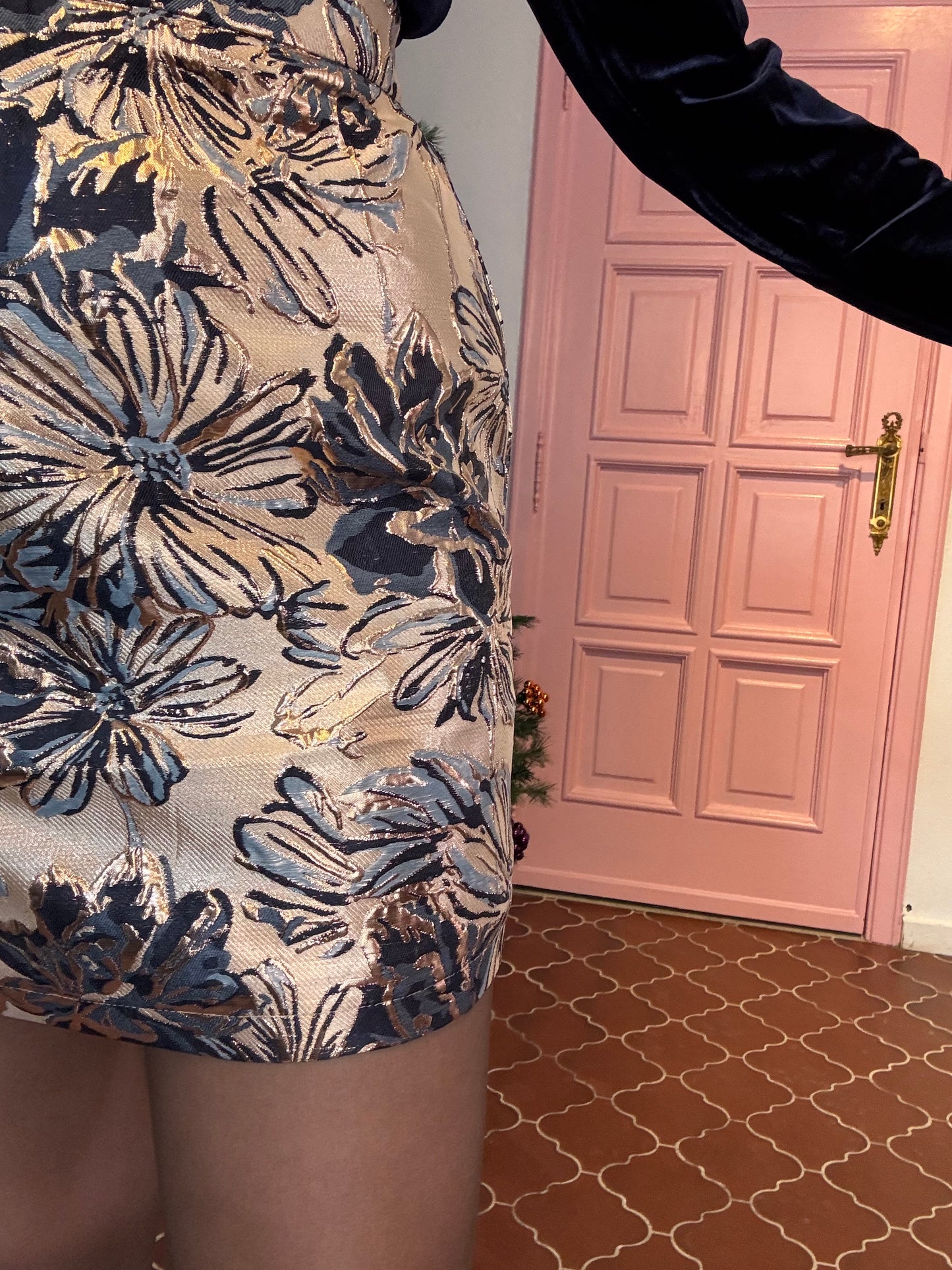 Fluresk - Goudblauwe jacquard rok met bloemenmotief