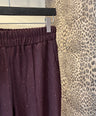 Broek bordeaux met goude streep