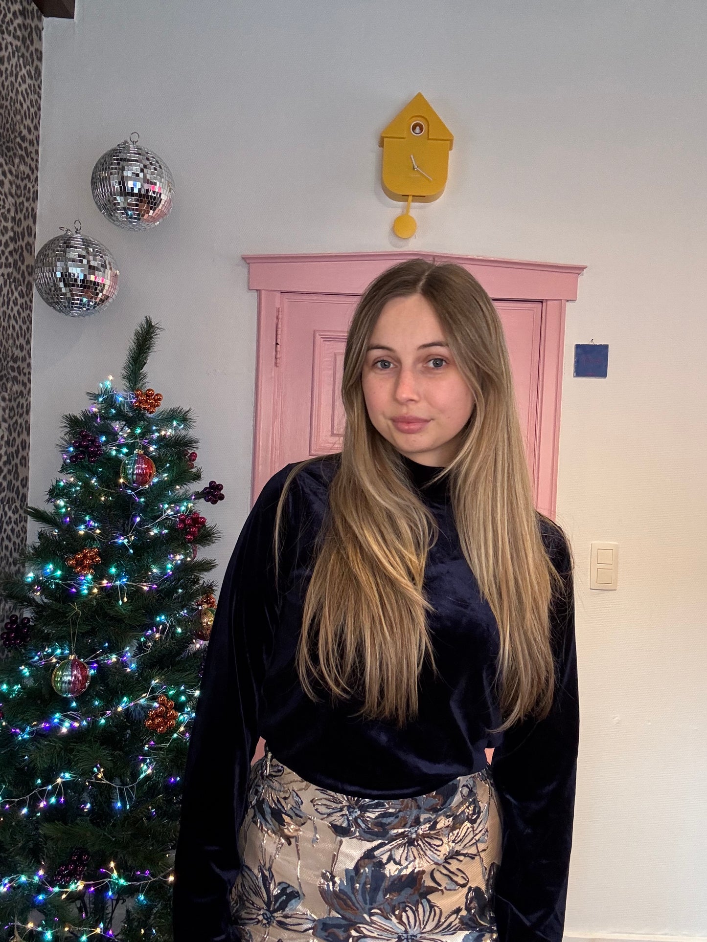 Fluresk - Donkerblauwe fluwelen party top met hoge hals