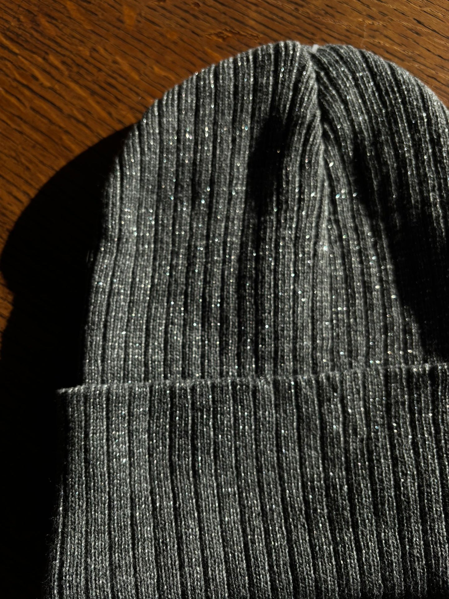 Muts grey