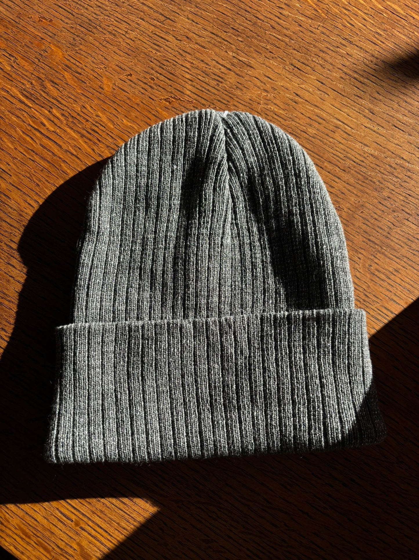 Muts grey